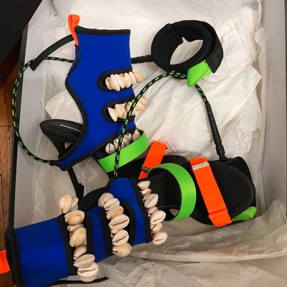 DSQUARED2 Blue and Green Shell Embellished Sandals - Picture 3 of 7